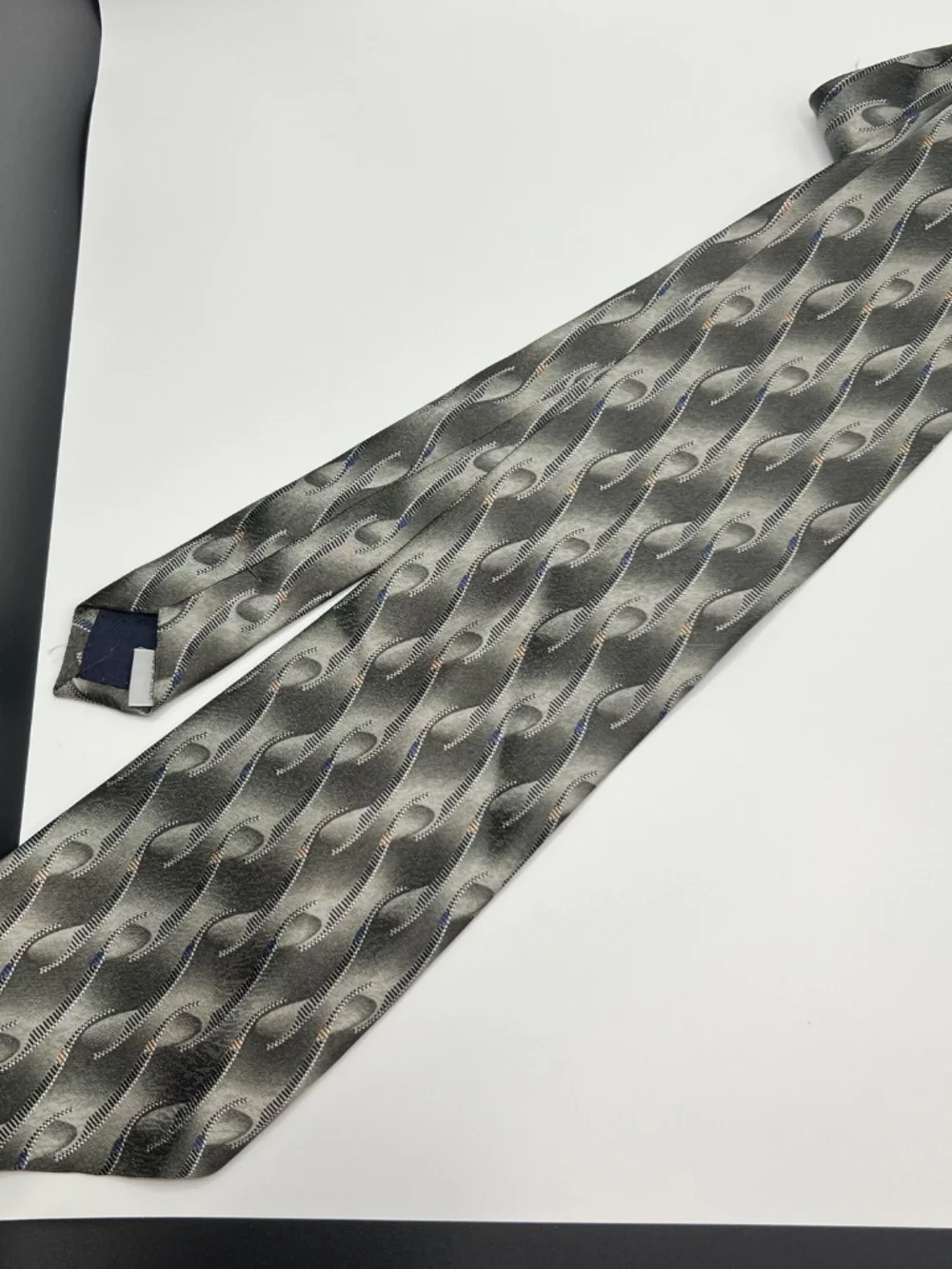 Pierre Cardin Mens Silk Blue Cream Gray Tan Tie. Geometric Pattern. 4 inch width
